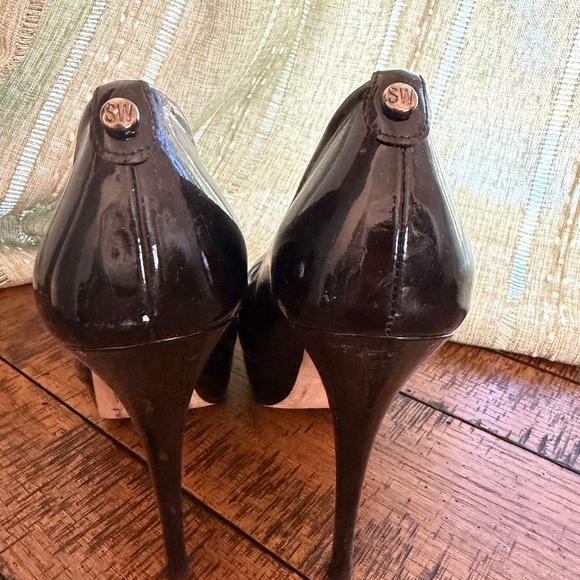 Stuart Weitzman black lacquer stilettos - Picture 3 of 6